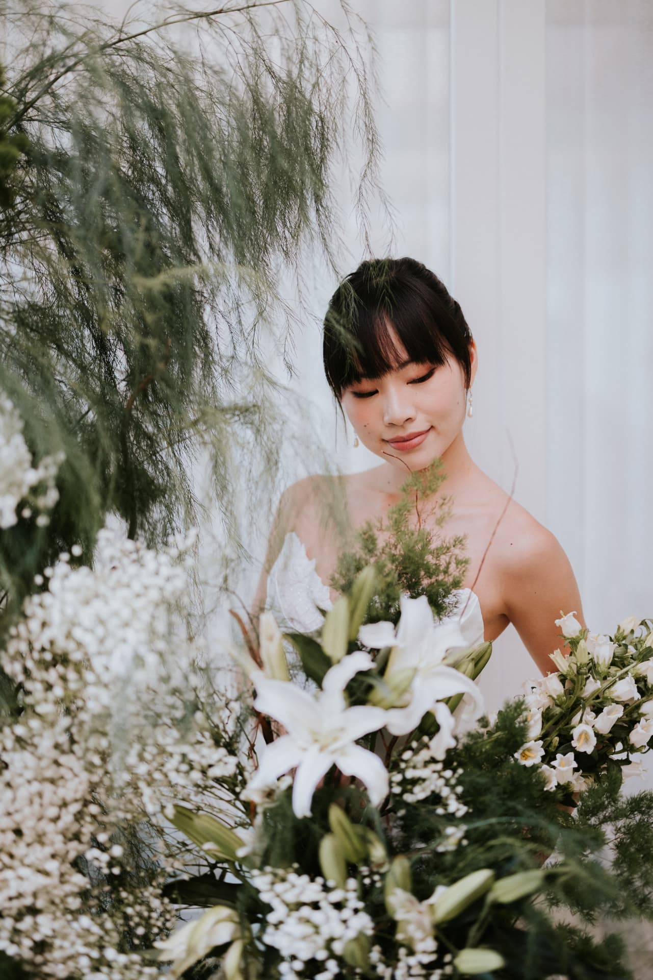 Cloud Dancer — the bride among the lilies and baby's breath